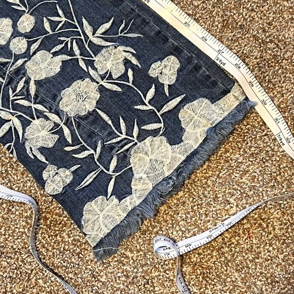 Laurie Felt Classic Boot Cut Embroidered Hem Women's Jeans.  Size 12 - Picture 7 of 8